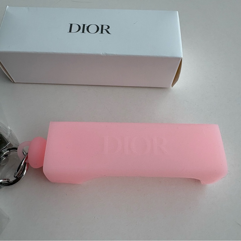 Dior Soft Pink Silicone Lip Oil Holder Key Ring with Star Charm - Picture 9 of 10